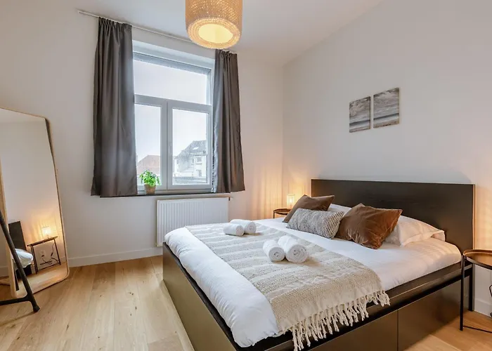 Huswell - Charming Apartment Just Steps From The Beach.