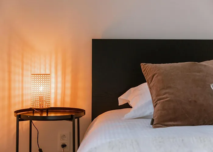 Huswell - Charming Apartment Just Steps From The Beach.